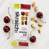 Skratch Sport Fuel Bar Cherry Pistachio 1 portion – bar og emballage
